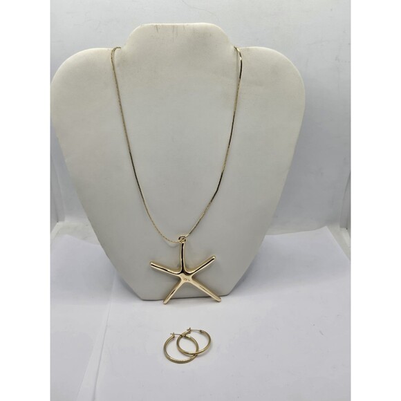Unbranded Jewelry - Goldtone Starfish Pendant on a Gold Tone Chain W/ Goldtone Earrings